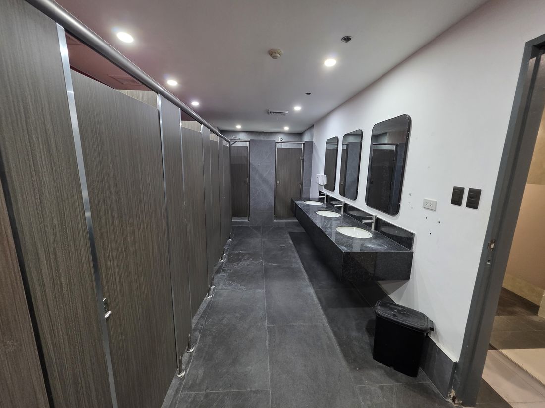 Changing rooms and showers at Sideline Sports